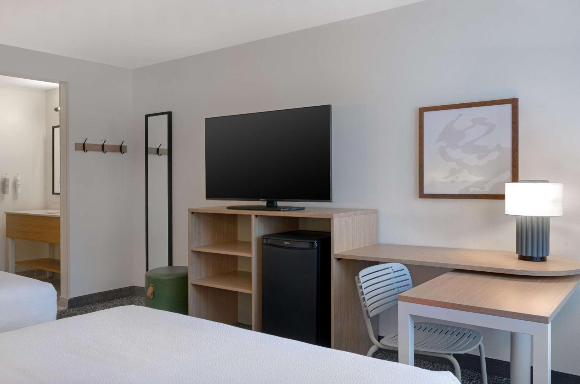 Spark By Hilton Savannah Midtown Exterior photo