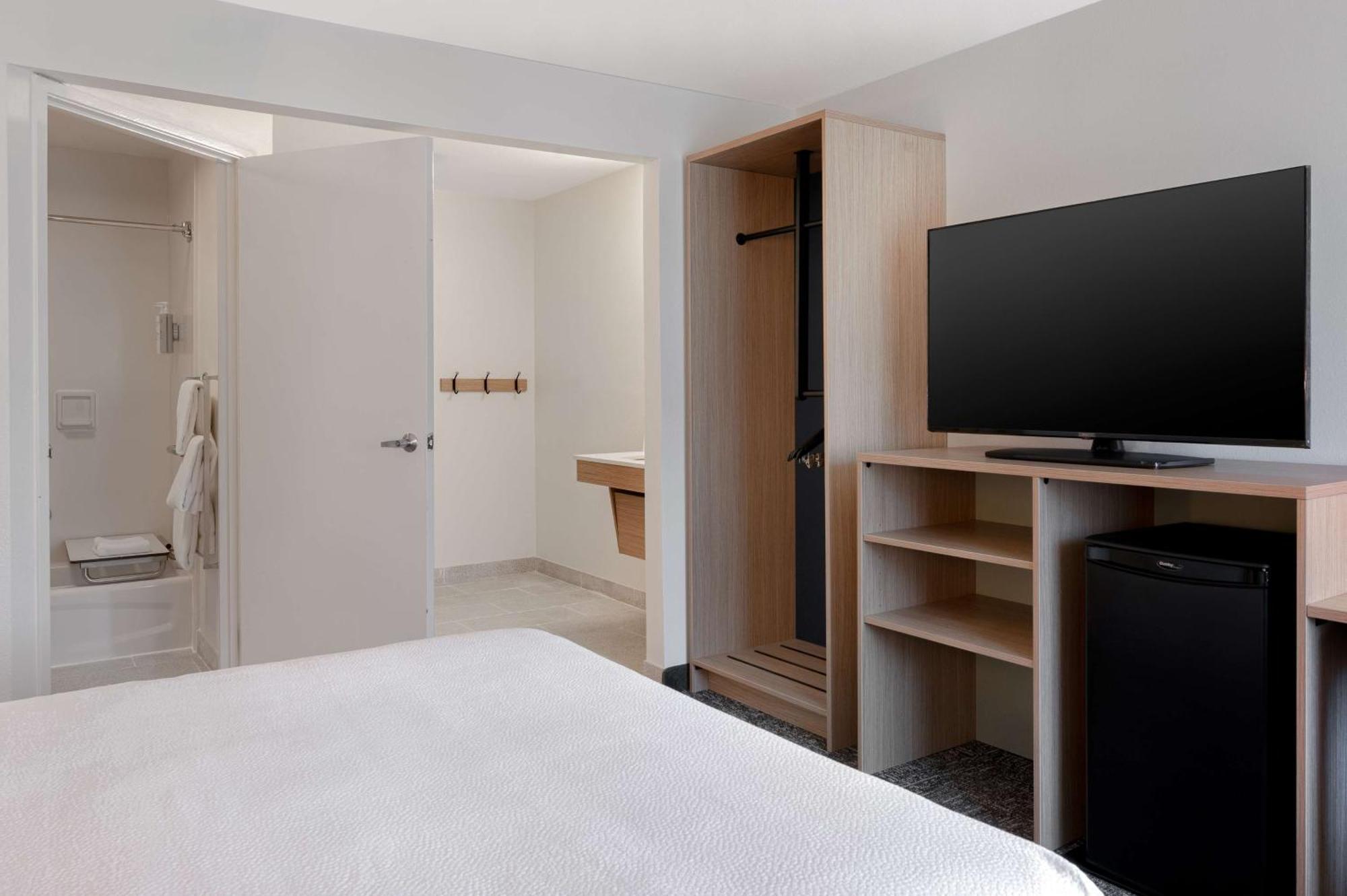 Spark By Hilton Savannah Midtown Exterior photo