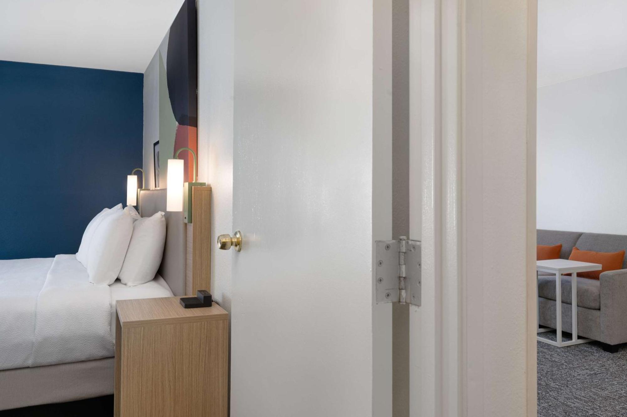 Spark By Hilton Savannah Midtown Exterior photo
