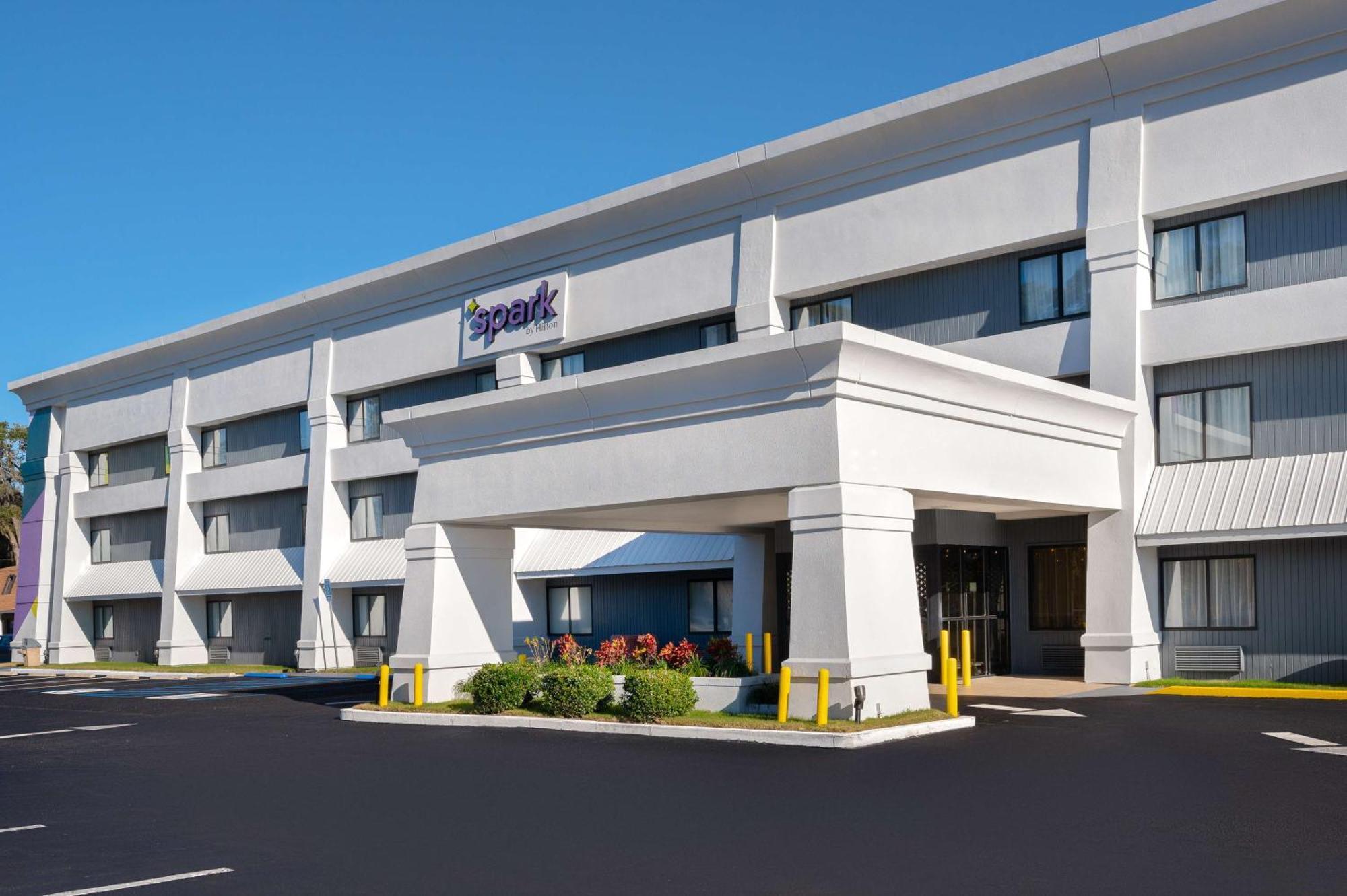 Spark By Hilton Savannah Midtown Exterior photo